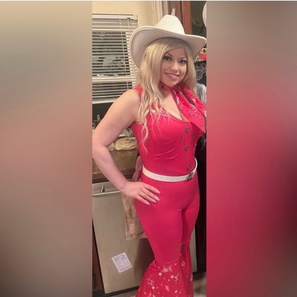 White belt with black bedazzled star buckle - Picture 3 of 3